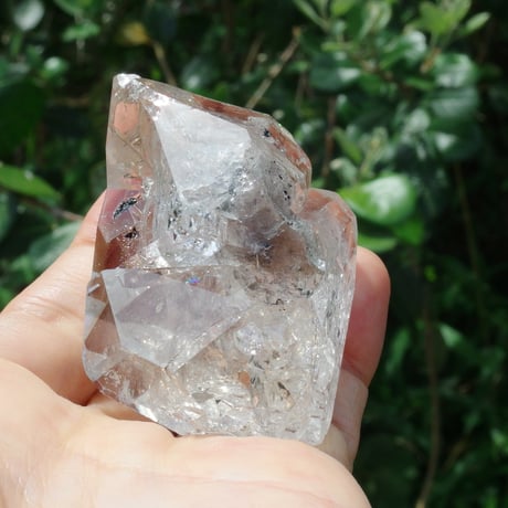 ハーキマーダイヤモンド（連結結晶、虹入り）