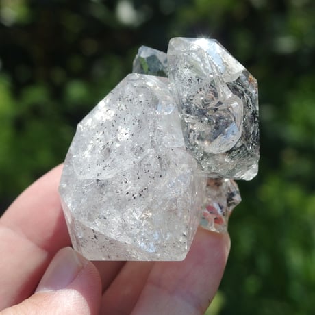 ハーキマーダイヤモンド（連結結晶、虹入り）