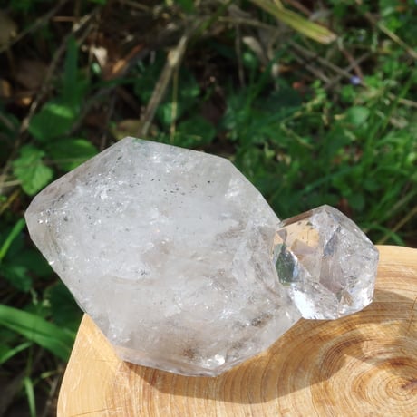 ハーキマーダイヤモンド（連結結晶、虹入り）