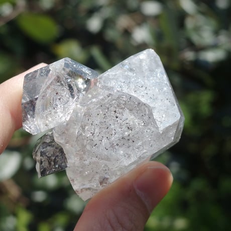 ハーキマーダイヤモンド（連結結晶、虹入り）