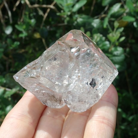 ハーキマーダイヤモンド（連結結晶、虹入り）
