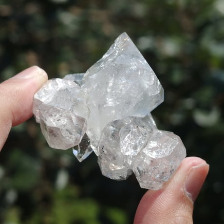 ハーキマーダイヤモンド（連結結晶、虹入り）