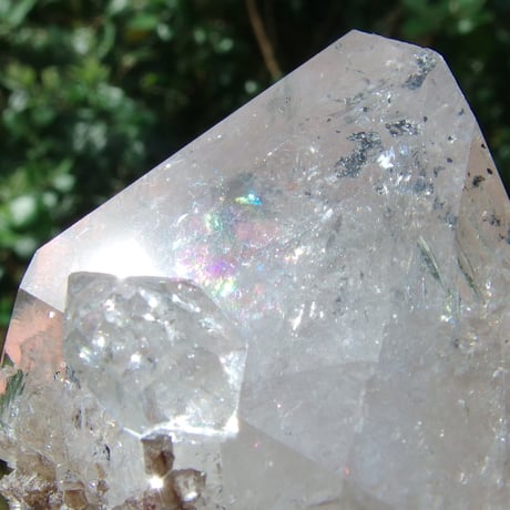 ハーキマーダイヤモンド（連結結晶、虹入り）