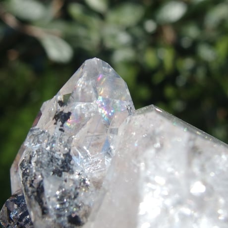 ハーキマーダイヤモンド（連結結晶、虹入り）