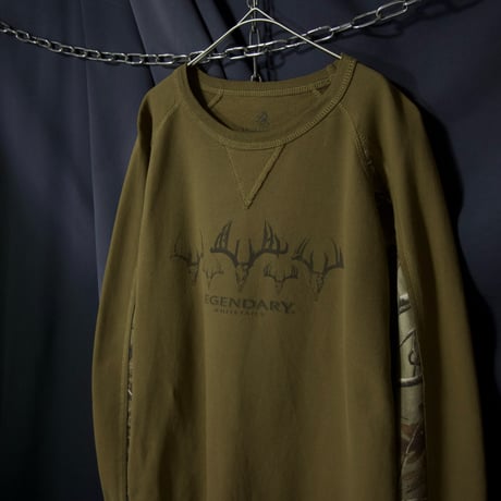 LEGENDARY Whitetails Deer Graphics Realtree Switching Raglan Sleeves Sweatshirt