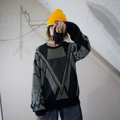 USED Geometric Patterns Lether Switching Knit