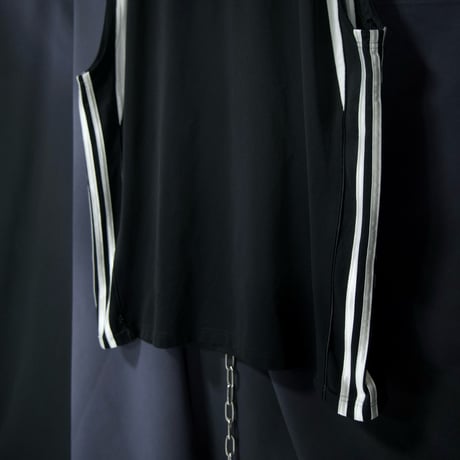 00s (c2007) Adidas Deformation Three Stripe Line Switching Center Embroidery No Sleeves Tee