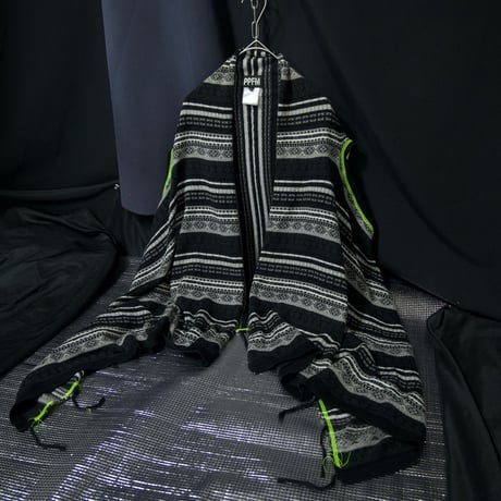 PPFM Native Boarders Patterns Deformation RoundCut Fringe No-Sleeves Summer Knit Cardigan
