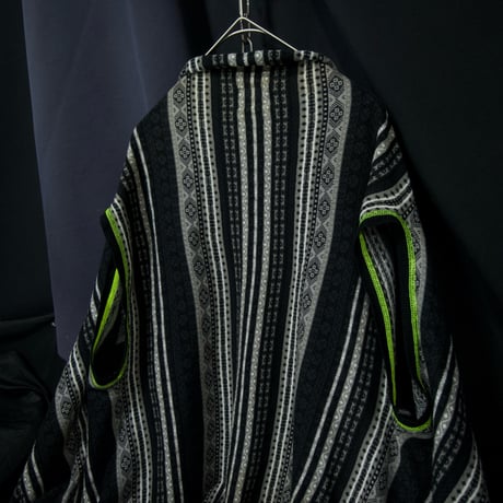 PPFM Native Boarders Patterns Deformation RoundCut Fringe No-Sleeves Summer Knit Cardigan
