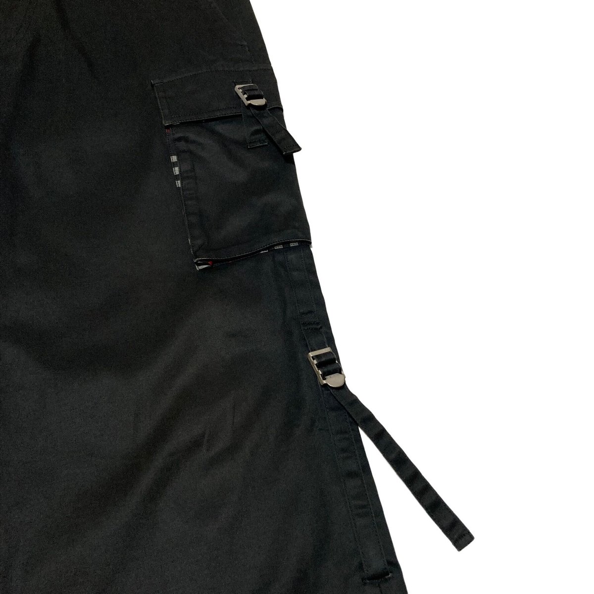 Burberry Black label ワイド カーゴ パンツ ギミック 黒 Burberry Black Label 黒カーゴパンツ ファスナー付き - メルカリ