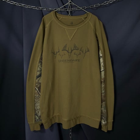 LEGENDARY Whitetails Deer Graphics Realtree Switching Raglan Sleeves Sweatshirt