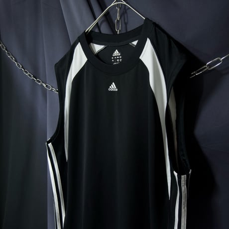 00s (c2007) Adidas Deformation Three Stripe Line Switching Center Embroidery No Sleeves Tee
