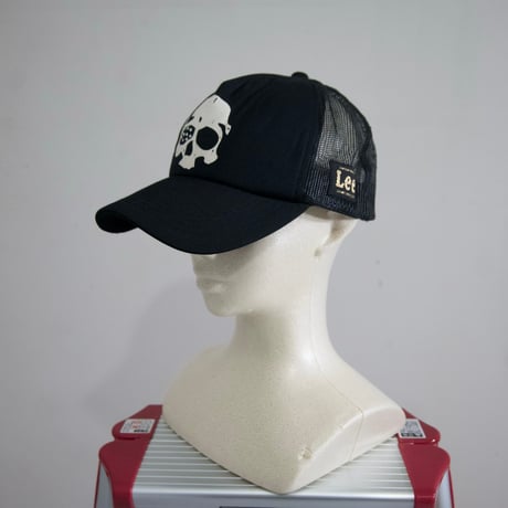 Lee Rhinestones Skull Design Mesh Cap