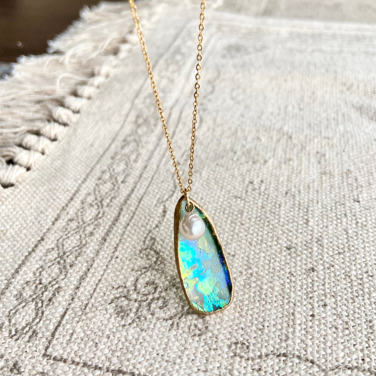 ときのかけらペンダント〜海の涙のローマングラス・金継ぎ風〜 | inclusion