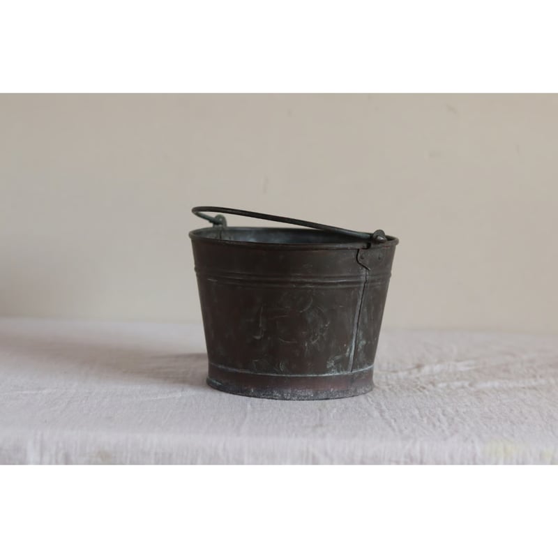 銅製のバケツ | altneu