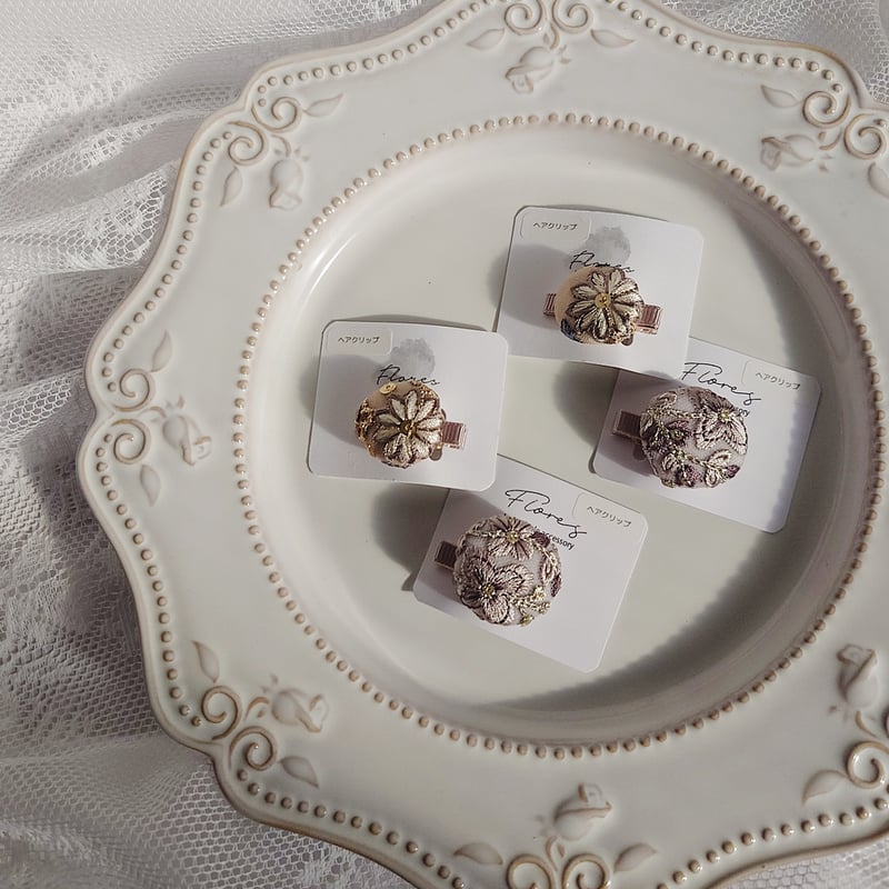 グレーパンジー刺繍☆5センチヘアクリップ グレーパンジー刺繍☆5センチヘアクリップ