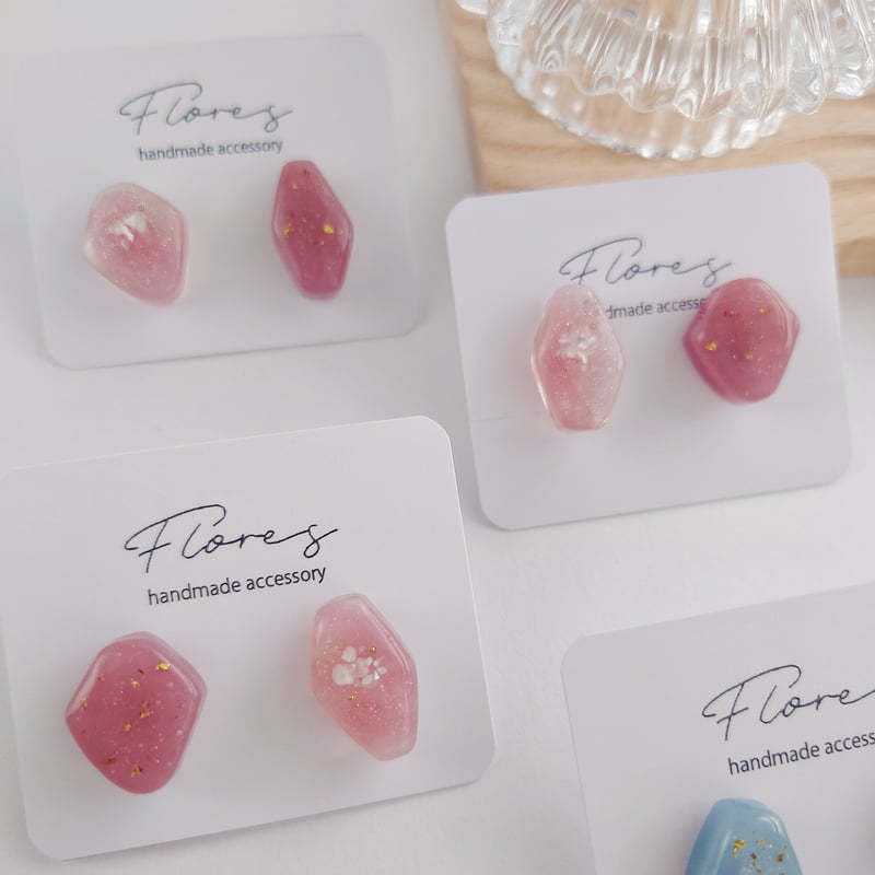 新型 鉱石 レジン レインボー リトルウッズ ぽわぽわ 蝶々 ジルコニア ピアス 新型 鉱石 レジン レインボー リトルウッズ ぽわぽわ 蝶々 ジルコニア