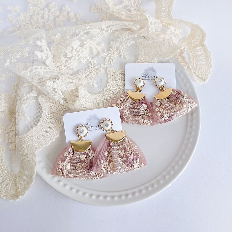インド刺繍リボンタッセル ピアス・イヤリング モーブピンク | Flores 