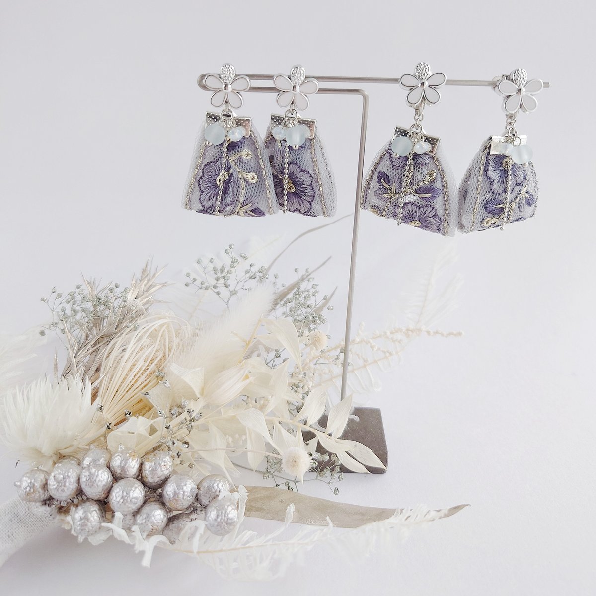 再販　オルテガ　タッセル　リボン　ネイティブ　白　黒　ピアス　イヤリング 再販42 オルテガ タッセル リボン ネイティブ 白 黒 ピアス