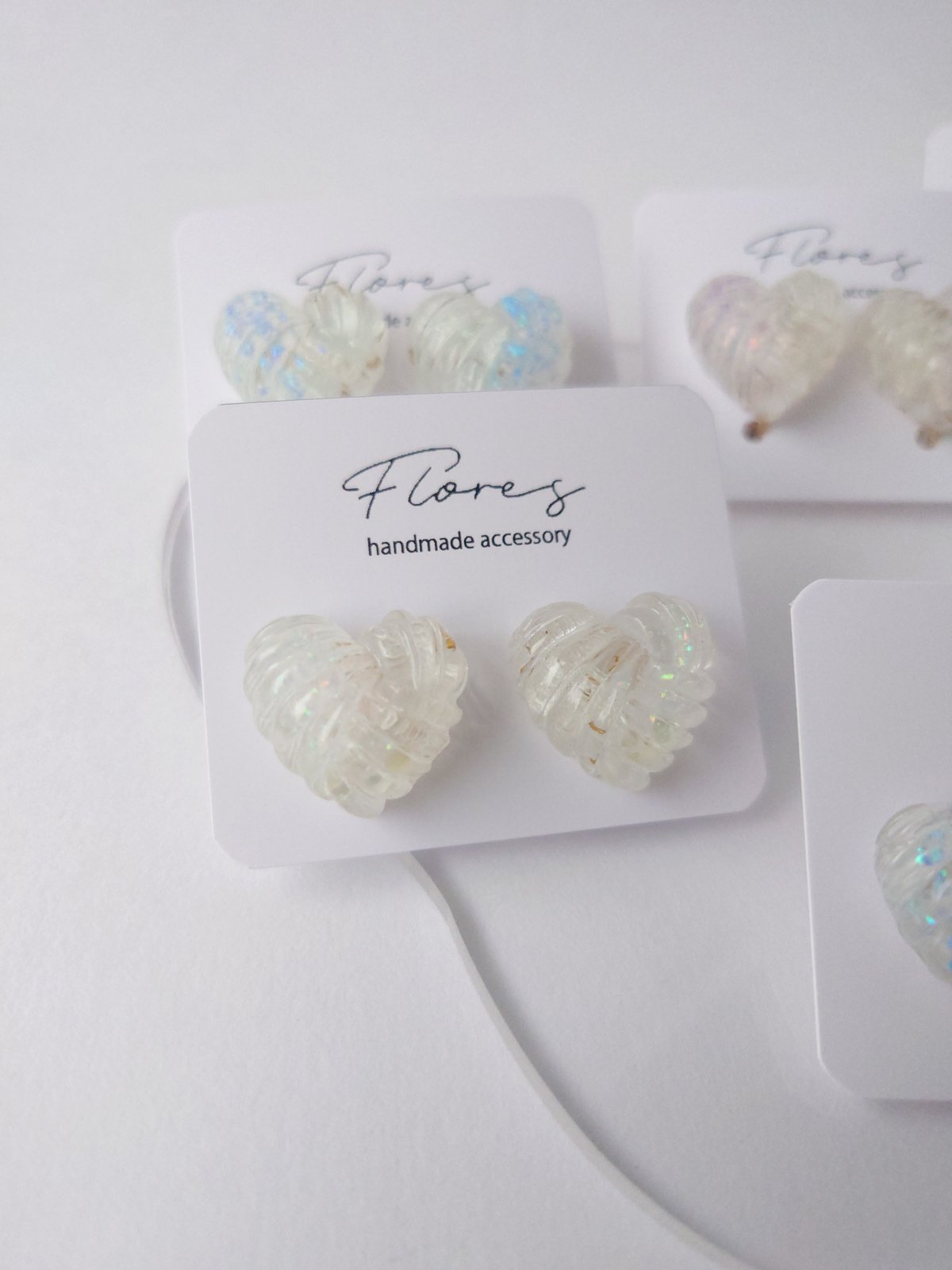 レジン 大人っぽいハート ホワイト ピアス・イヤリング | Flores 