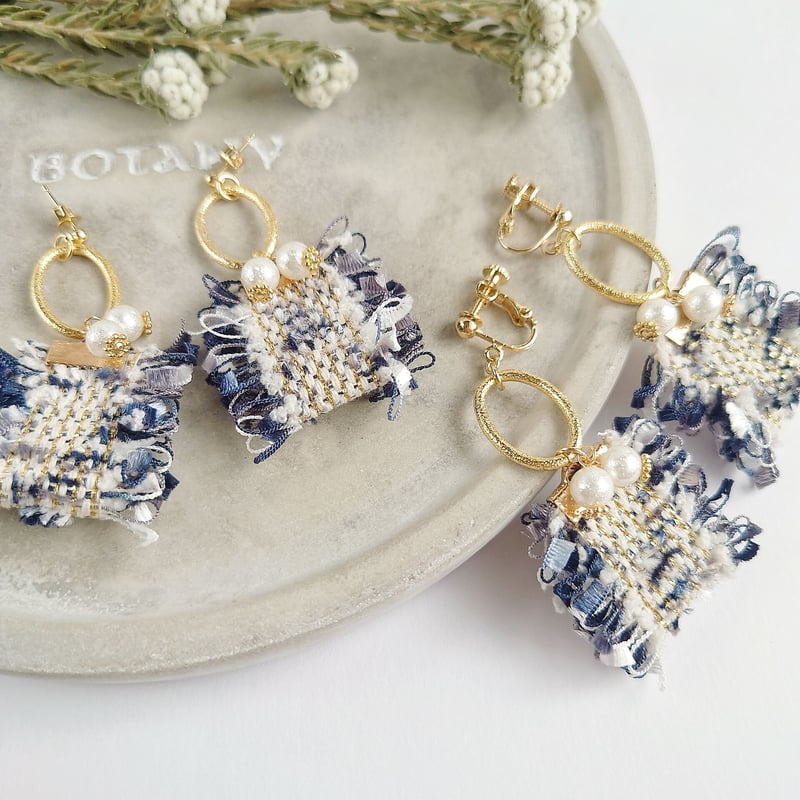 再販43 オルテガ タッセル リボン ネイティブ 白 黒 ピアス イヤリング