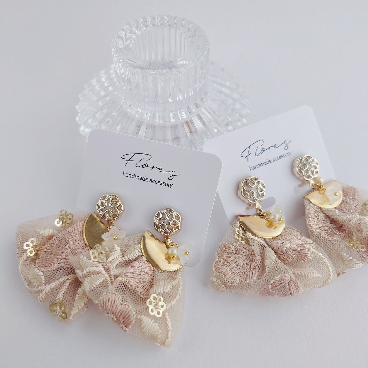 【993】リボンとブーケとタッセルのピアス／イヤリング 993】リボンとブーケとタッセルのピアス／イヤリング