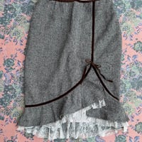 frill tight skirt
