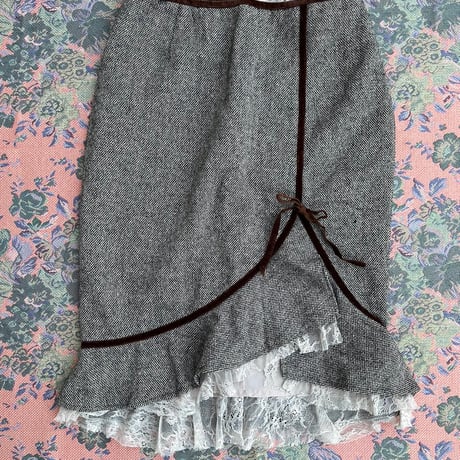frill tight skirt