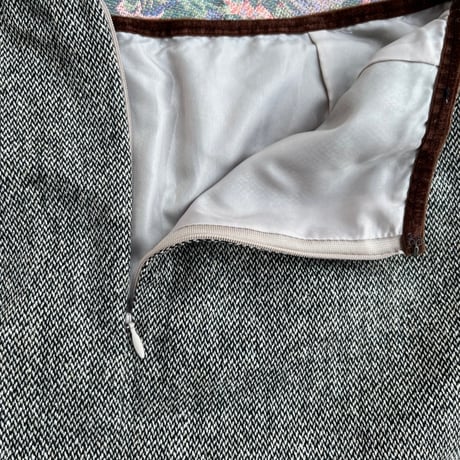 frill tight skirt