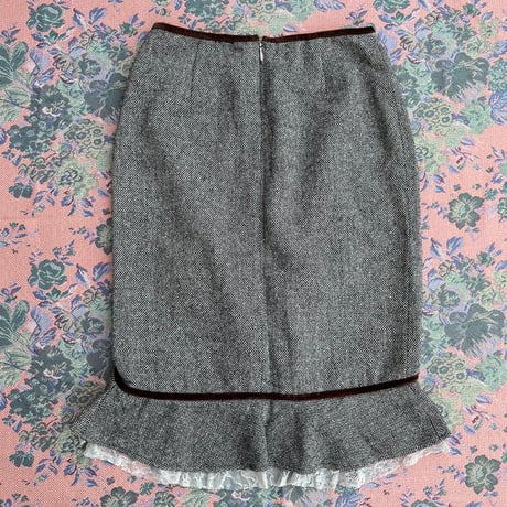 frill tight skirt