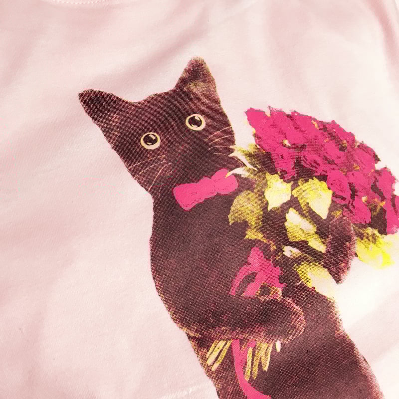 はにゃ束ねこ くろねこTシャツ（ピンク生地） | A BECKONING CAT