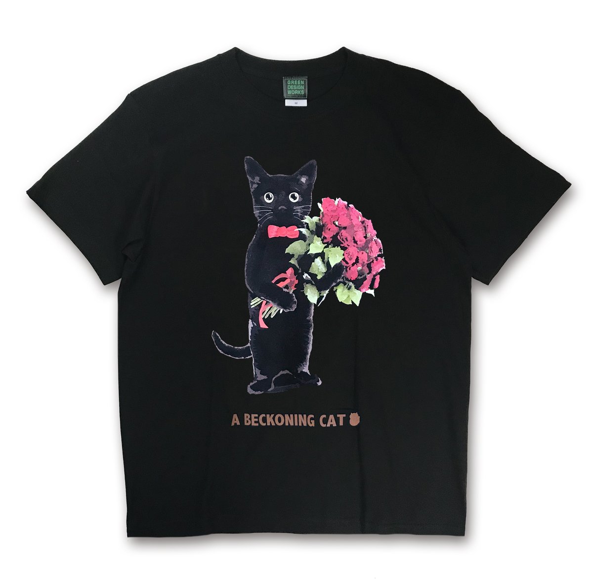くろねこTシャツ-ブラック（赤バラ）半袖Tシャツ | A BECKONING CAT