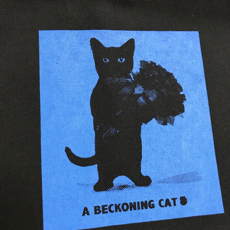 はにゃ束ねこサコッシュバッグ（くろねこブルー） | A BECKONING CAT