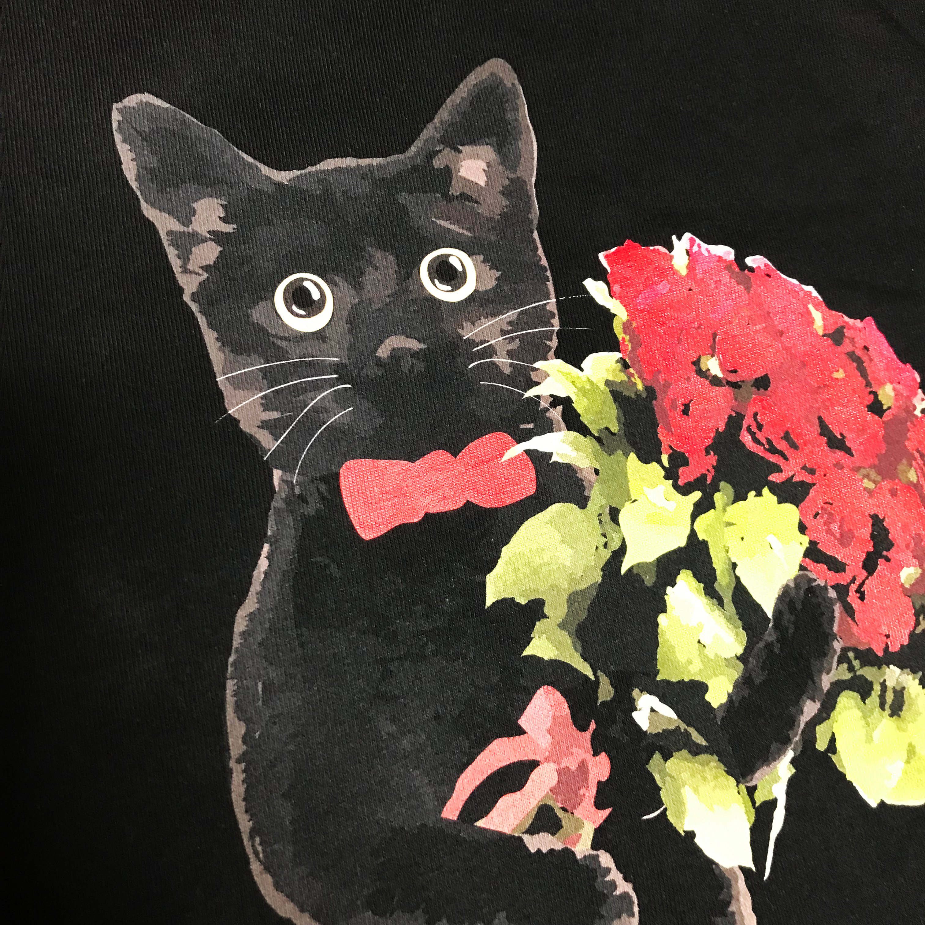 ★未使用　カネコイサオ　薔薇　小花　前ポケット　エプロン　茶系＆薔薇柄Ｔシャツ くろねこTシャツ-ブラック（赤バラ）半袖Tシャツ | A BECKONING CAT