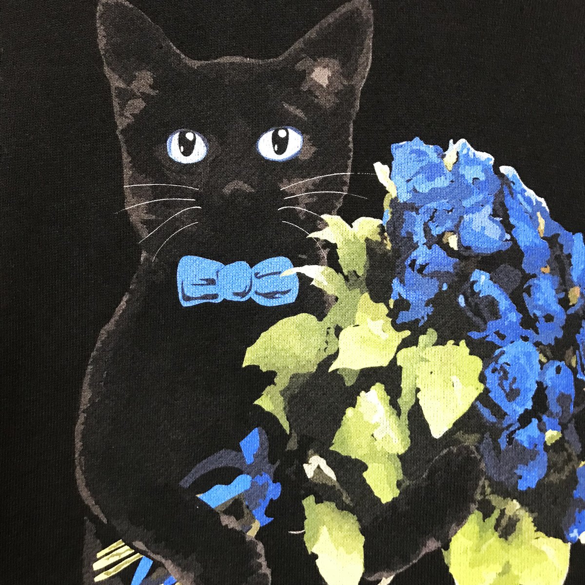 はにゃ束ねこ（くろねこパーカー青バラ）黒生地 | A BECKONING CAT