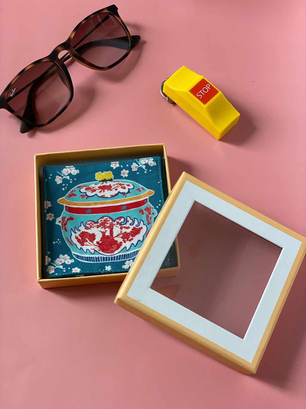 【専用】プラナカン食器カムチェンシンガポール ピンク大、イエロ大、ブルー小　3点 ピンク大、イエロ大、ブルー小　3点 【専用】プラナカン食器カムチェンシンガポール