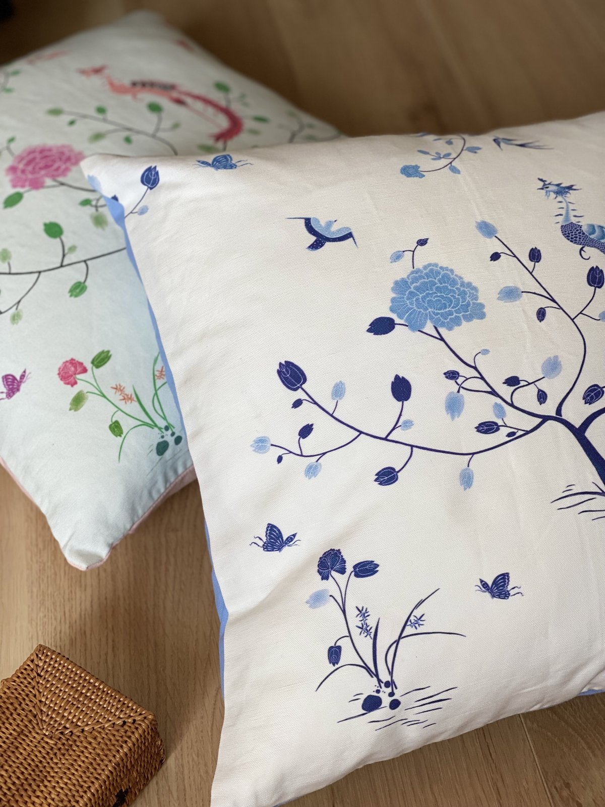 シンガポールのクッションカバー プラナカンブリス（ブルー