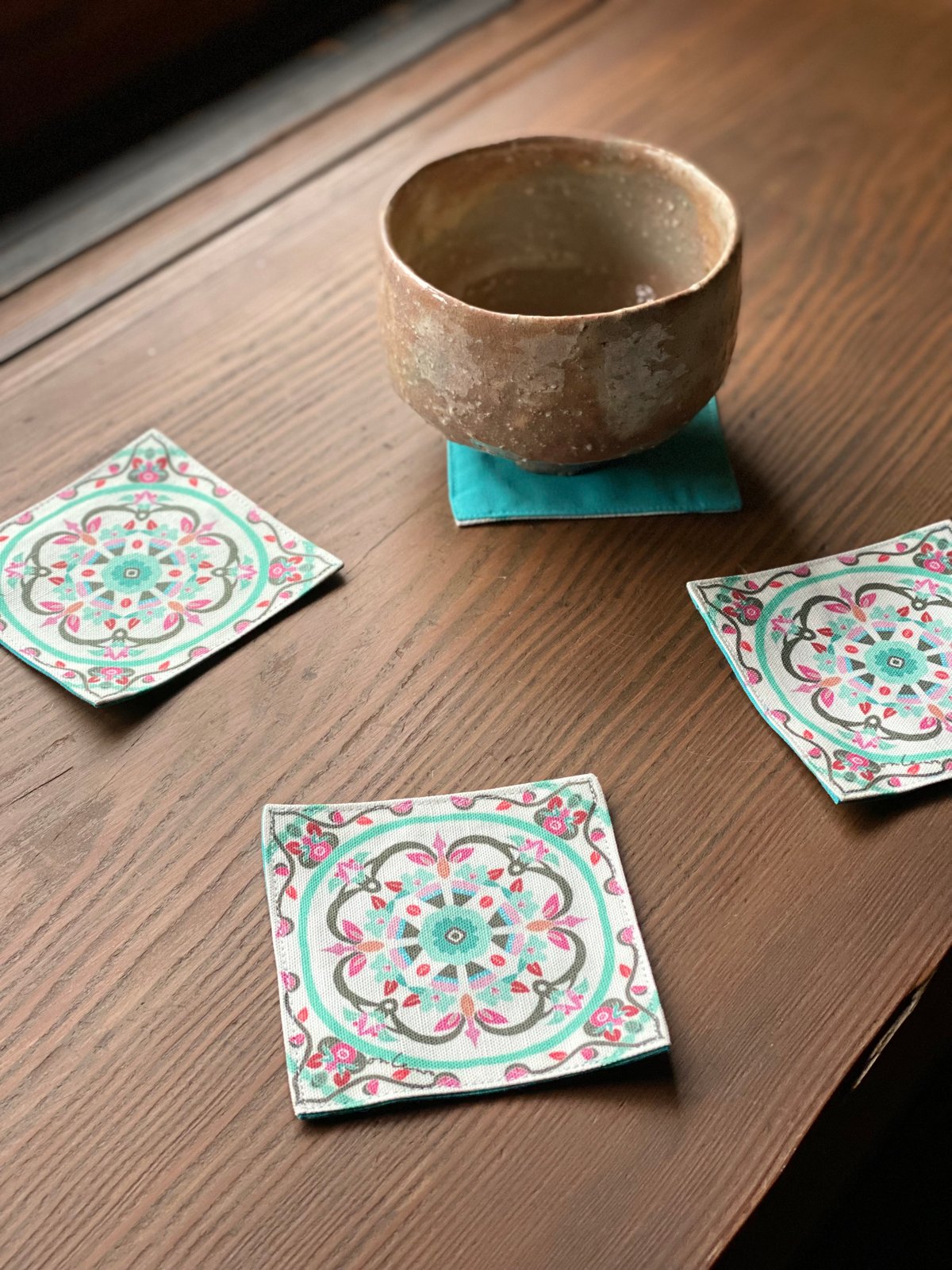 シンガポールのコースター プラナカンタイル（シンガフラワー