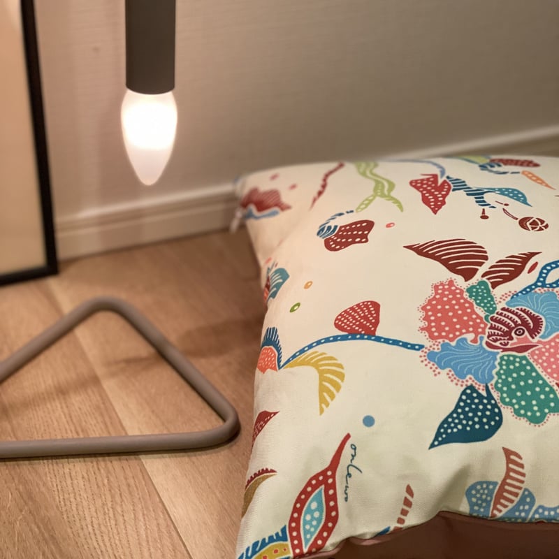 シンガポールのクッションカバー オーキッドバティックガーデン