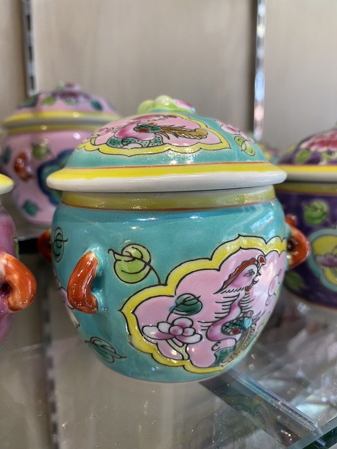 【専用】プラナカン食器カムチェンシンガポール ピンク大、イエロ大、ブルー小　3点 シンガポールのコースター プラナカン食器（カムチェン