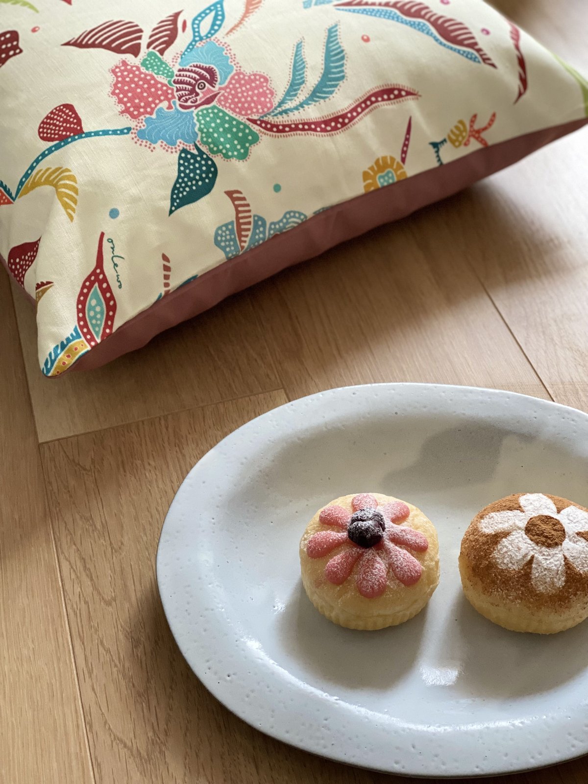 シンガポールのクッションカバー オーキッドバティックガーデン