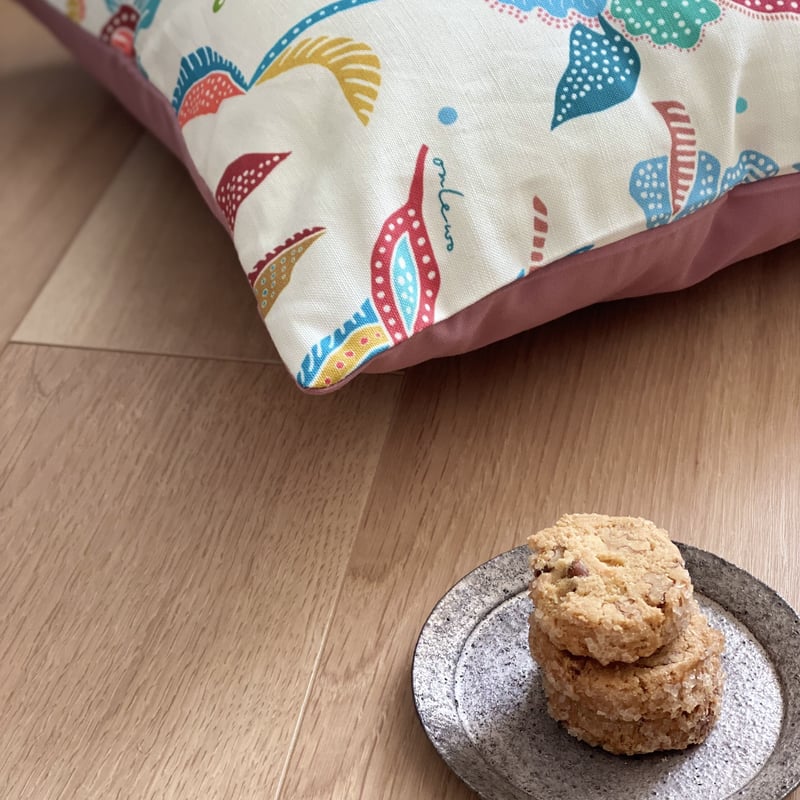 シンガポールのクッションカバー オーキッドバティックガーデン