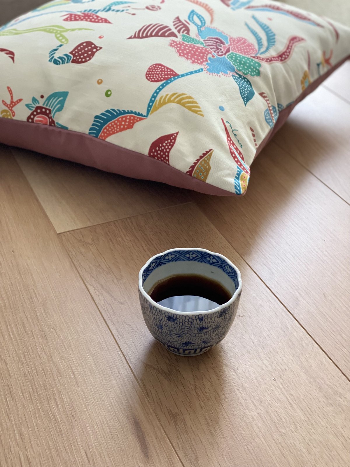 シンガポールのクッションカバー オーキッドバティックガーデン