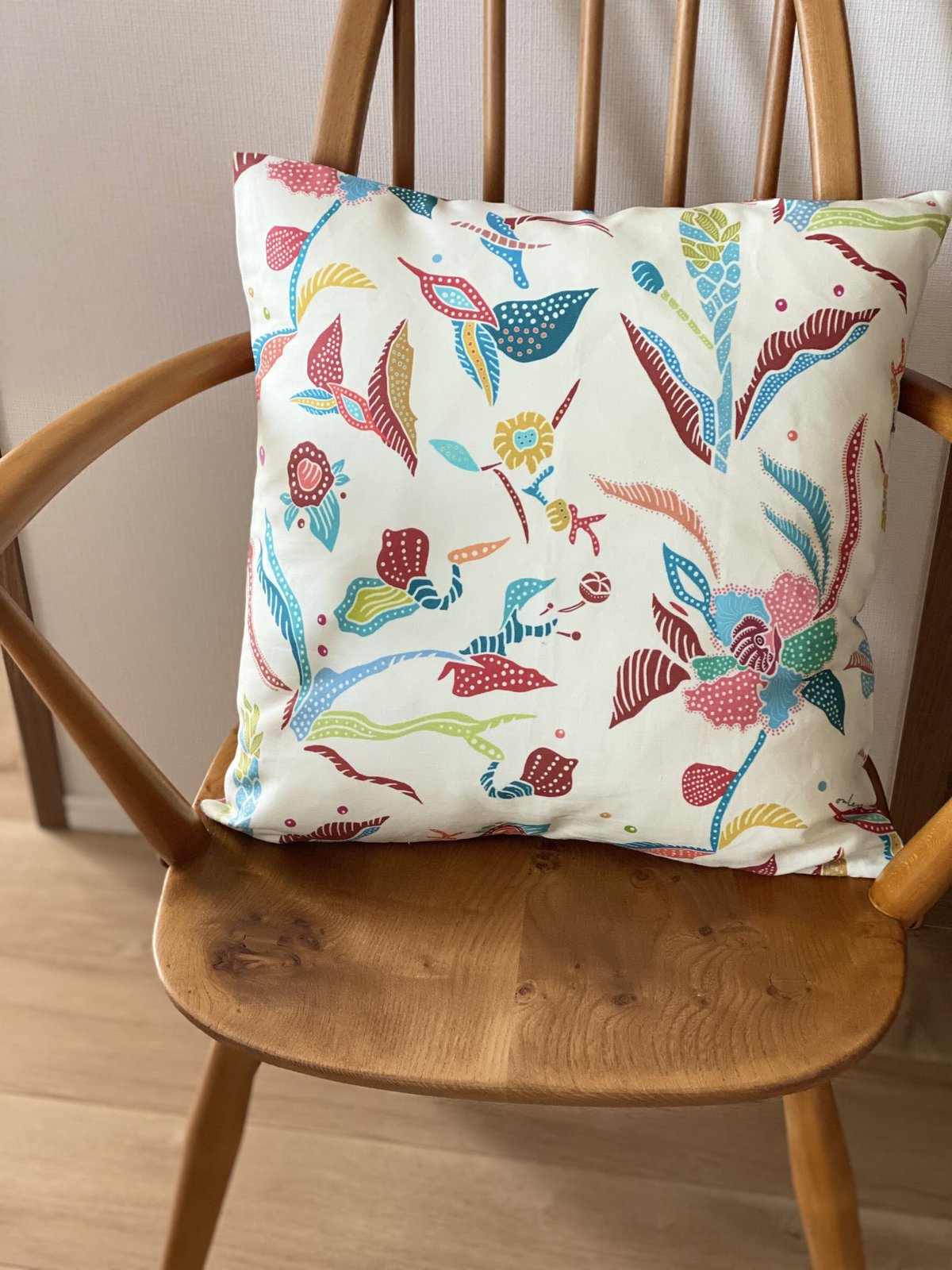 シンガポールのクッションカバー オーキッドバティックガーデン