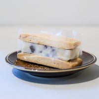 米粉のクッキーサンド【クランベリーカシスバター】