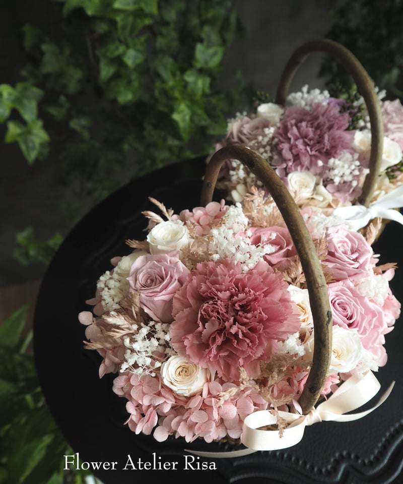 ナチュラルバスケットのフラワーアレンジメント | Flower Atelier Risa