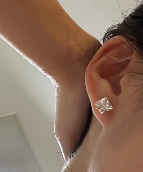 CUBIC ZIRCONIA PIERCE