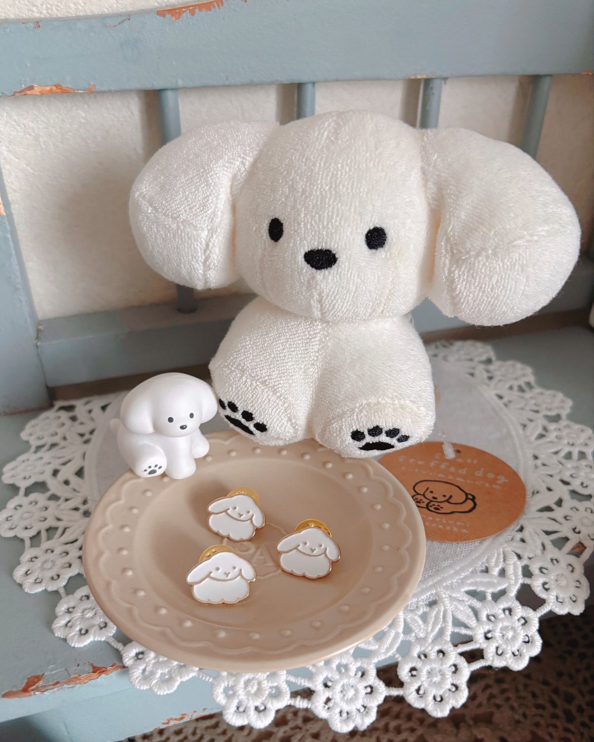 花麦うさぎのピンバッジ * てらおかなつみ | 花麦文庫