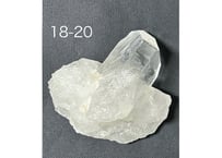 水晶クラスター　ブラジル 産　338.5g　4.5cm×9.5cm×9.5cm　18-20