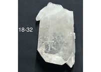 水晶クラスター　ブラジル 産　639.0g     6cm×13cm×8cm　18-32